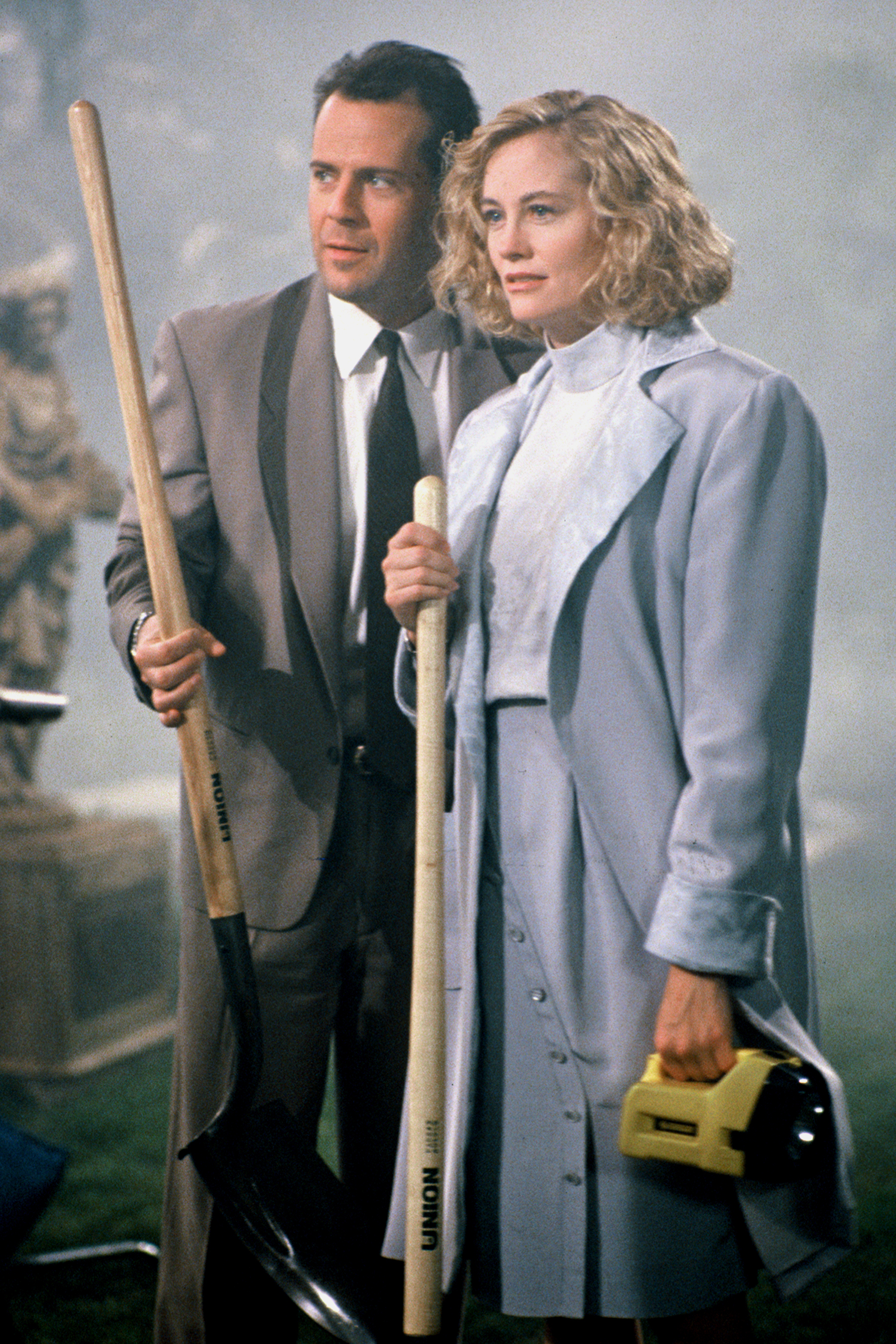 Still of Bruce Willis and Cybill Shepherd in Moonlighting (1985)