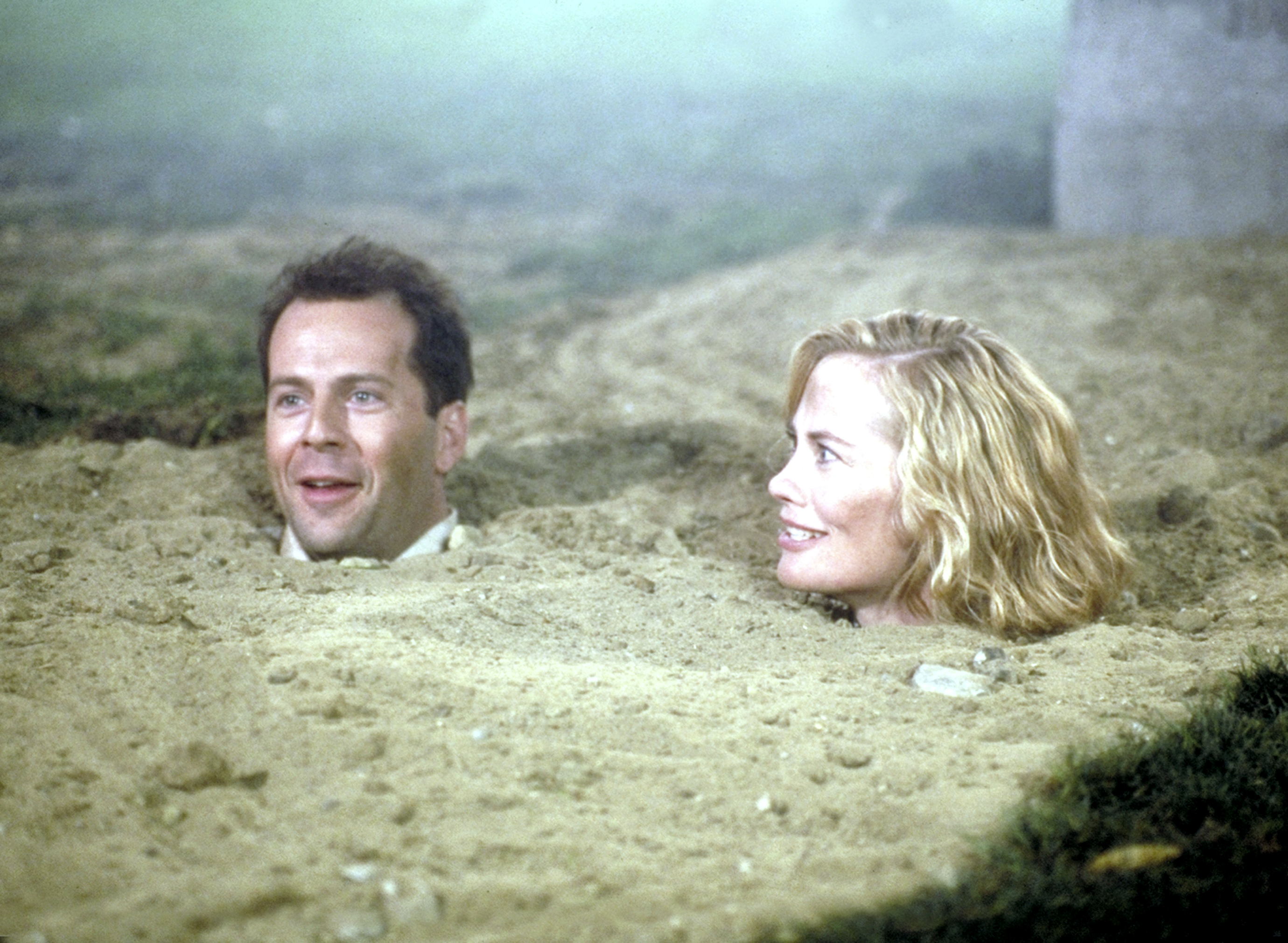 Still of Bruce Willis and Cybill Shepherd in Moonlighting (1985)