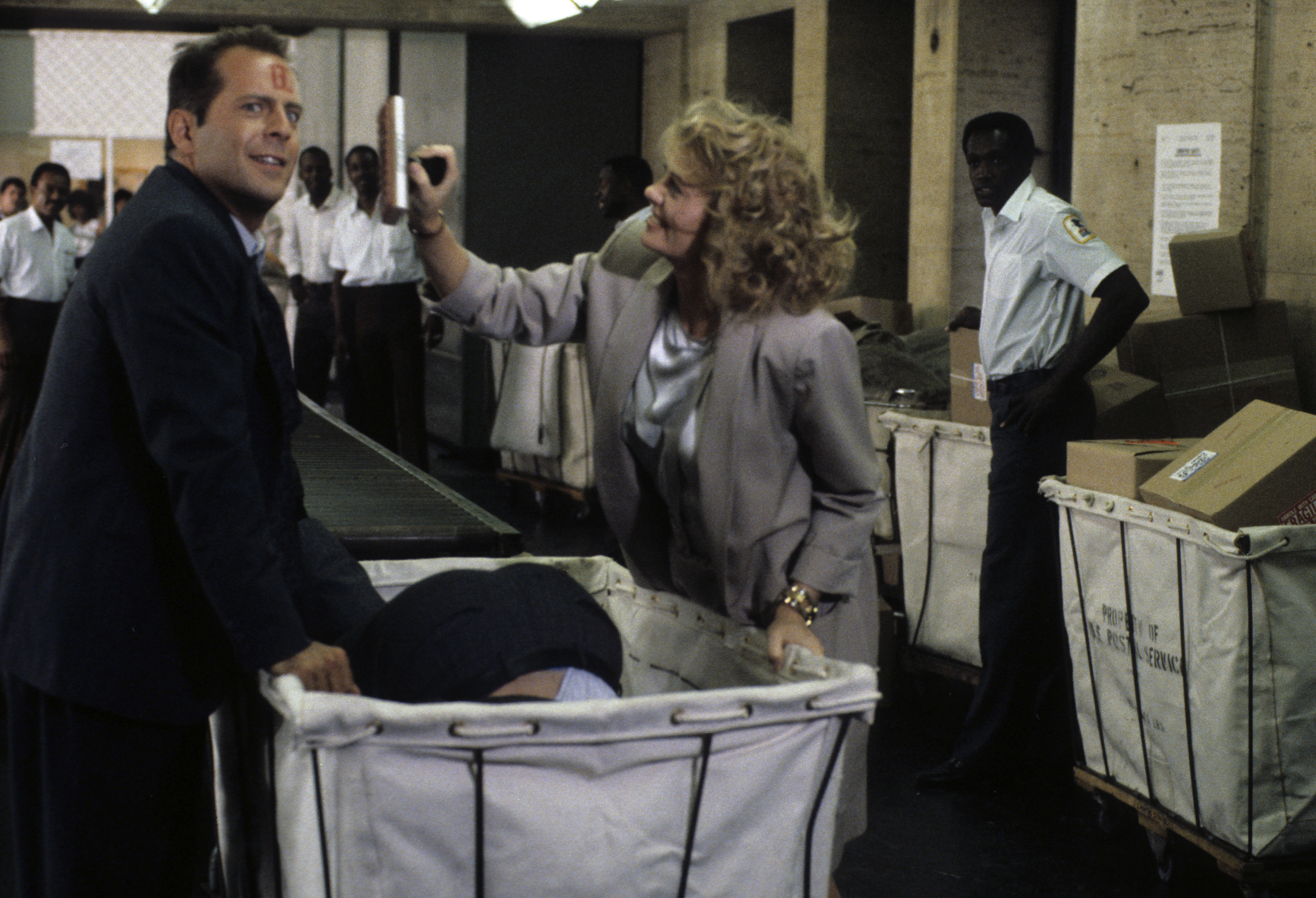 Still of Bruce Willis and Cybill Shepherd in Moonlighting (1985)