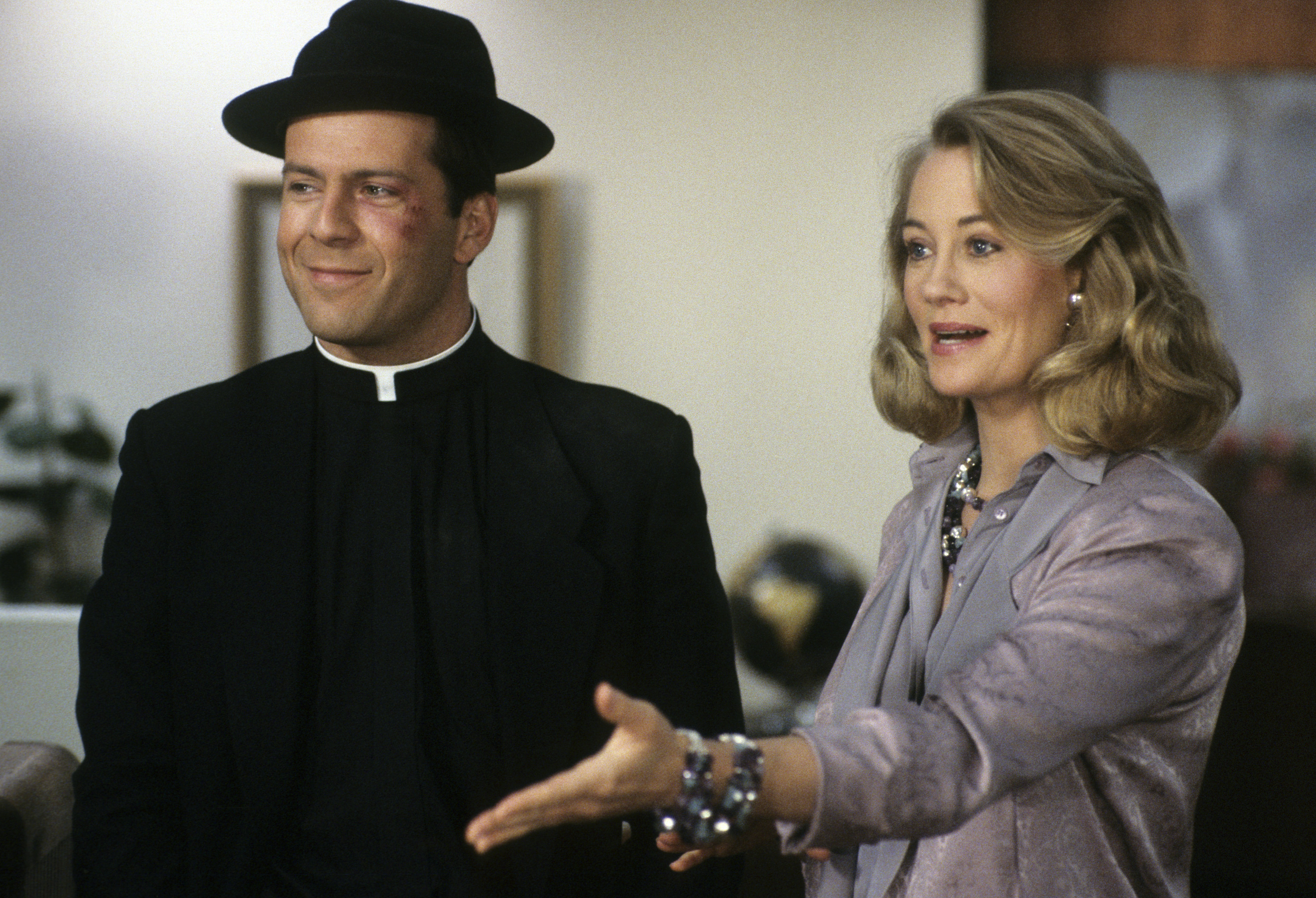 Still of Bruce Willis and Cybill Shepherd in Moonlighting (1985)