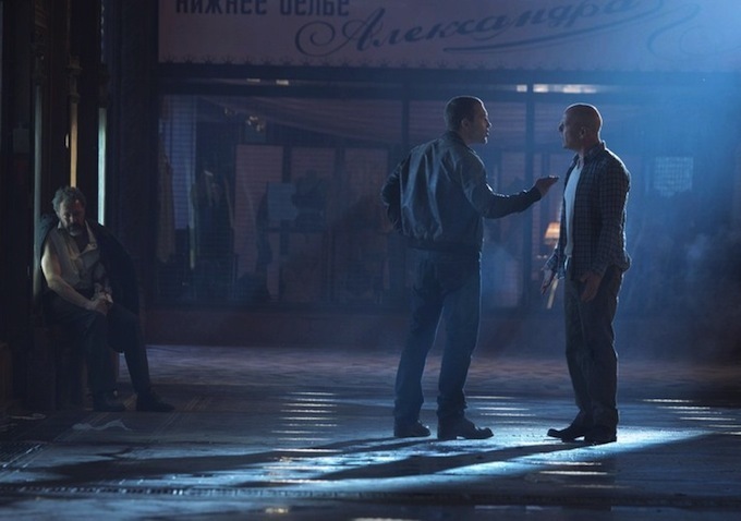 Still of Bruce Willis, Sebastian Koch and Jai Courtney in Kietas riesutelis. Puiki diena mirti (2013)