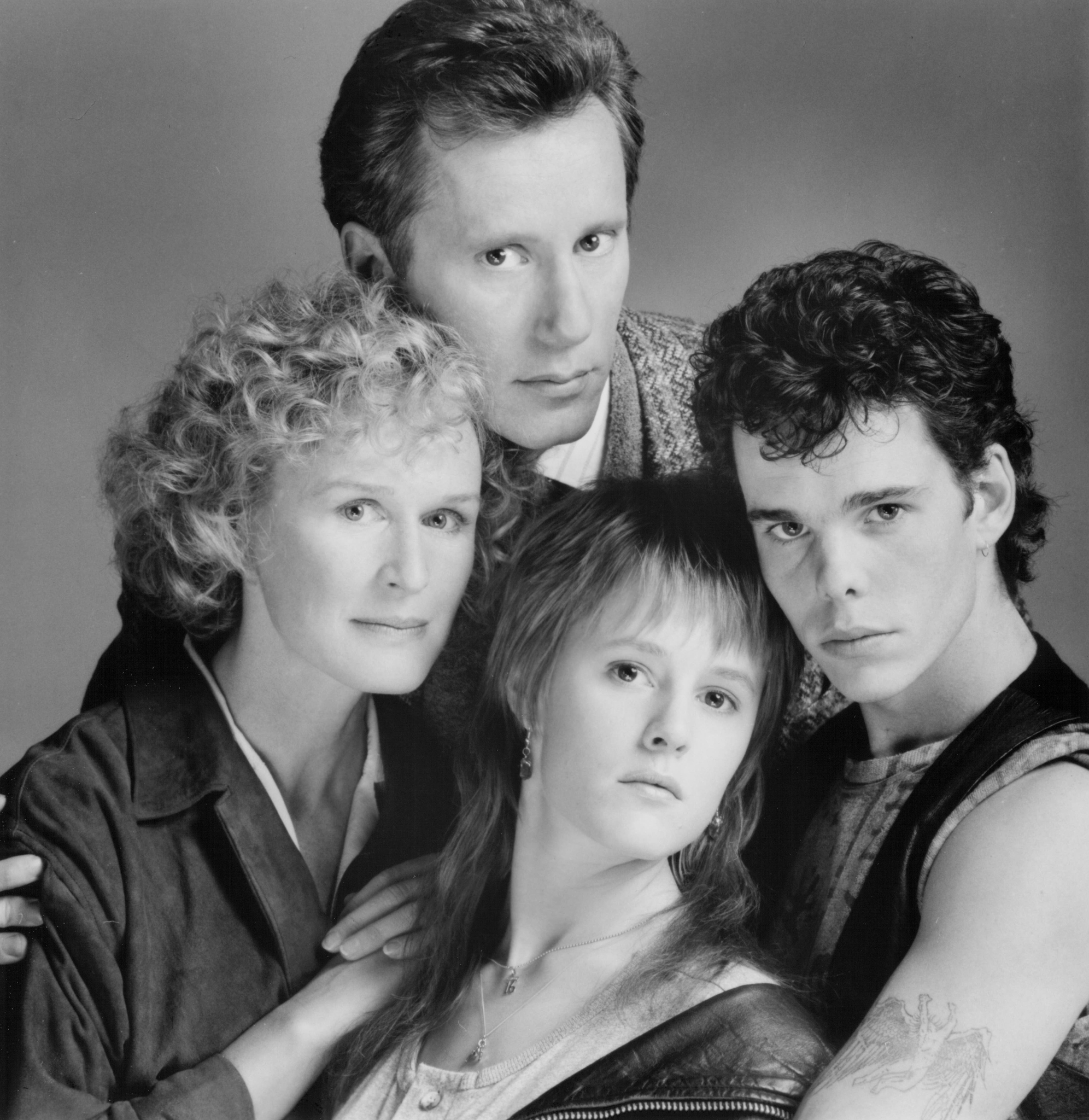 Still of James Woods, Glenn Close, Mary Stuart Masterson and Kevin Dillon in Immediate Family (1989)