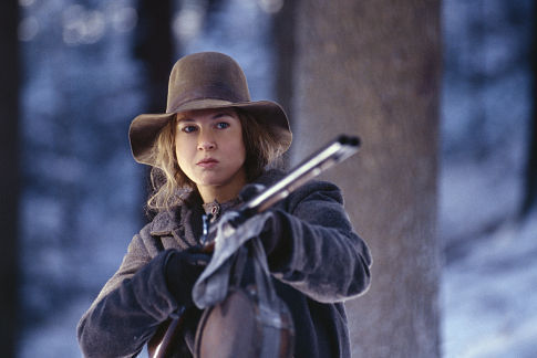 Still of Renée Zellweger in Saltasis kalnas (2003)