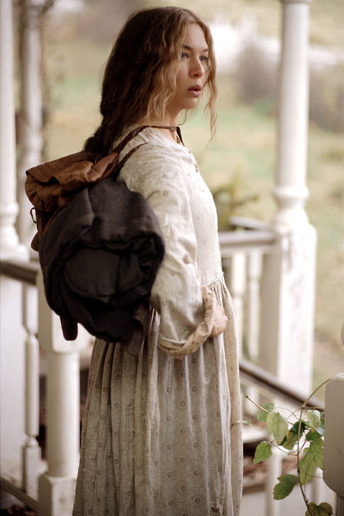 Still of Renée Zellweger in Saltasis kalnas (2003)