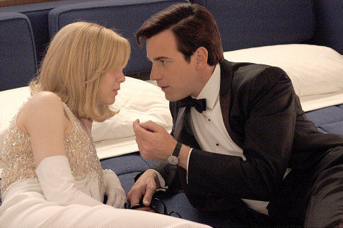 Still of Ewan McGregor and Renée Zellweger in Down with Love (2003)