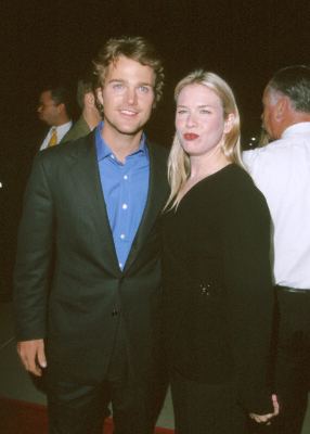 Renée Zellweger and Chris O'Donnell at event of The Bachelor (1999)