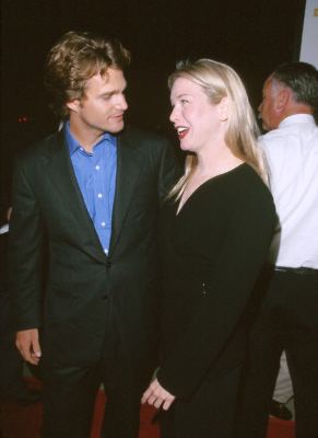 Renée Zellweger and Chris O'Donnell at event of The Bachelor (1999)