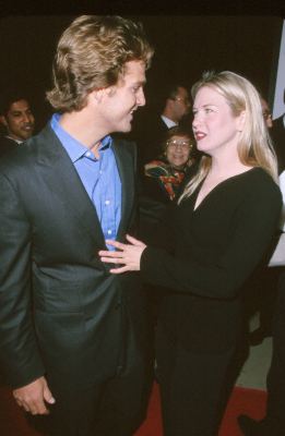 Renée Zellweger and Chris O'Donnell at event of The Bachelor (1999)