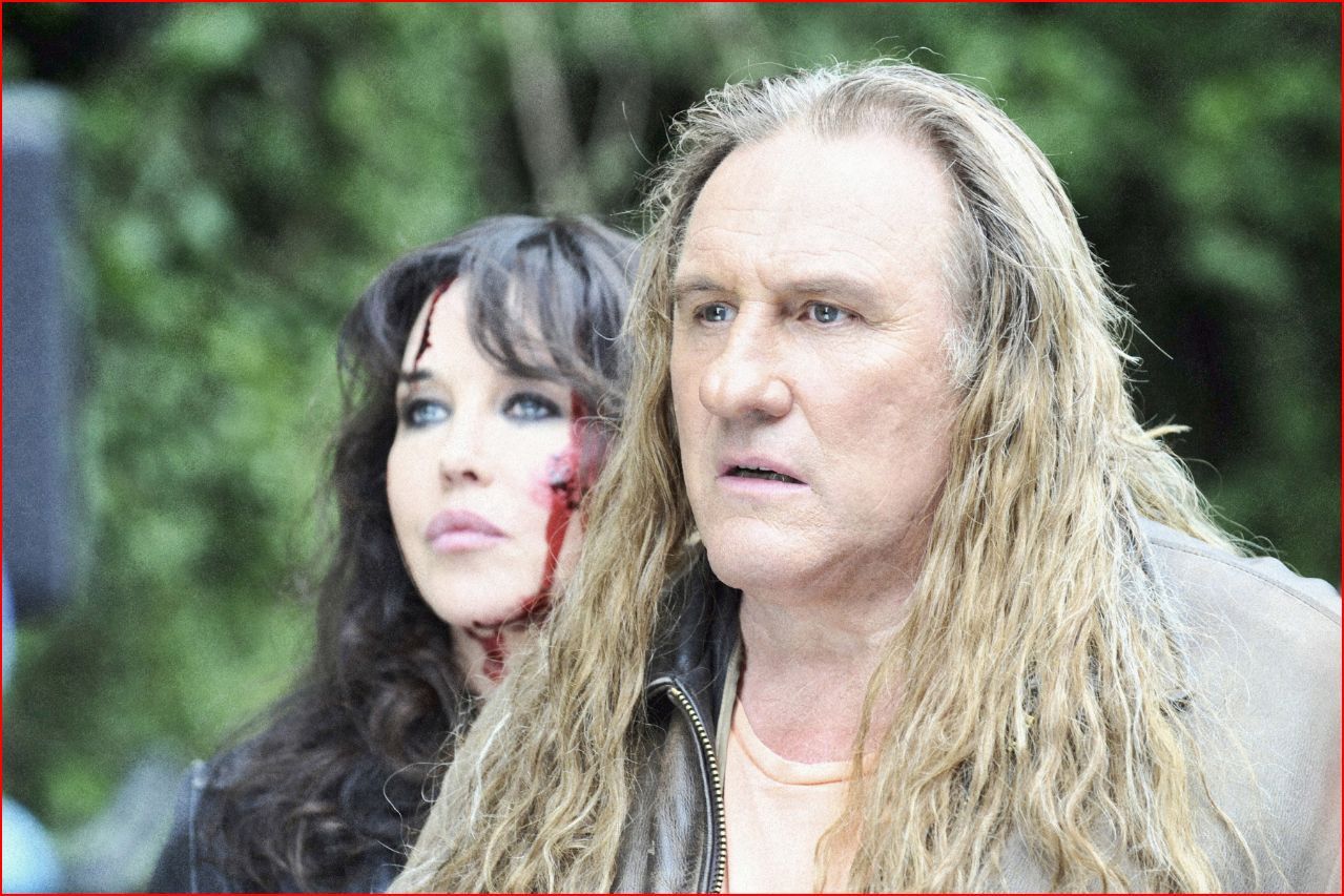 Still of Isabelle Adjani and Gérard Depardieu in Mammuth (2010)
