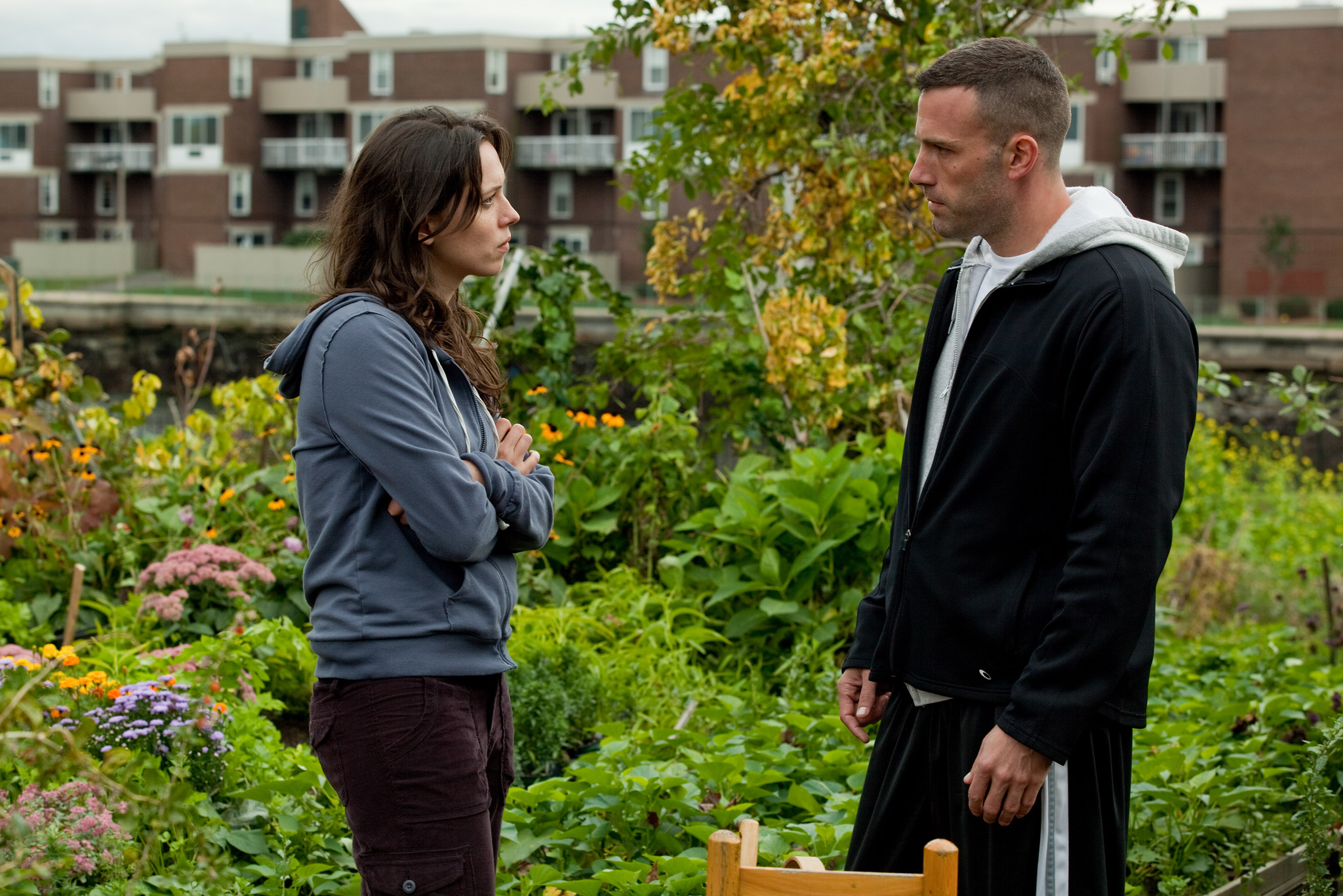 Still of Ben Affleck and Rebecca Hall in Miestas (2010)