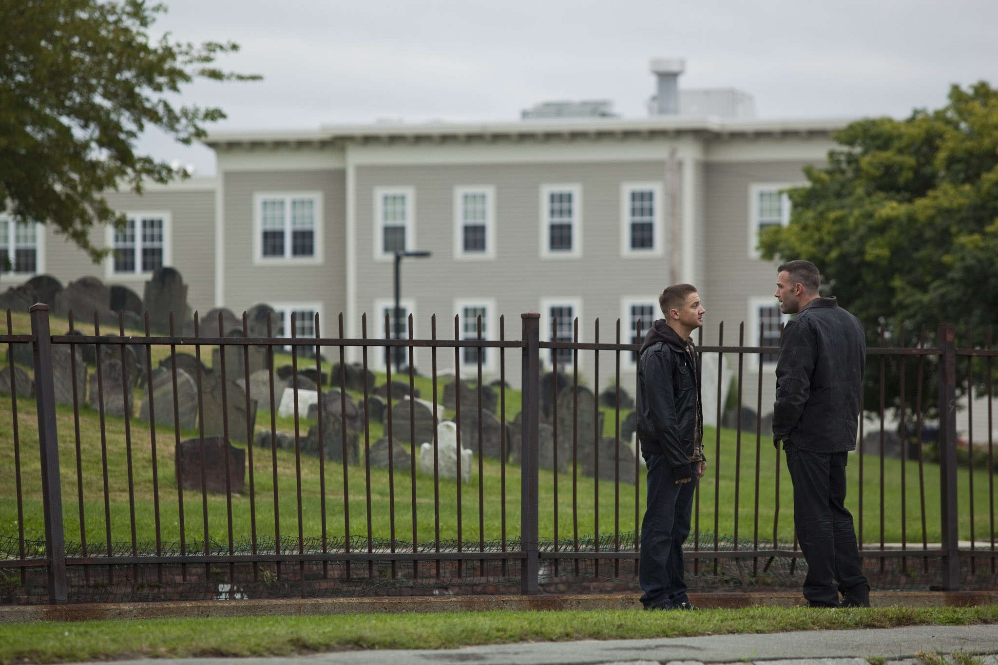 Still of Ben Affleck and Jeremy Renner in Miestas (2010)