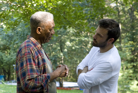 Morgan Freeman and Ben Affleck in Dingusioji (2007)