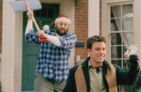 Still of Ben Affleck and James Gandolfini in Surviving Christmas (2004)