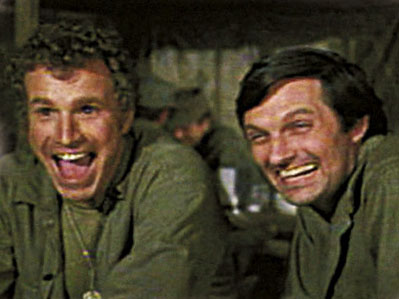 Still of Alan Alda and Wayne Rogers in M*A*S*H (1972)