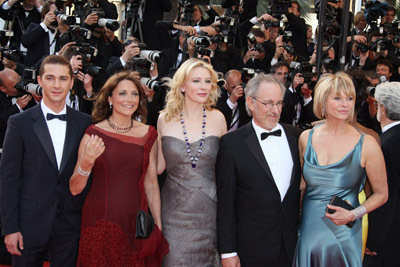 Steven Spielberg, Karen Allen, Cate Blanchett, Kate Capshaw and Shia LaBeouf at event of Indiana Dzounsas ir kristolo kaukoles karalyste (2008)