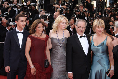 Steven Spielberg, Karen Allen, Cate Blanchett, Kate Capshaw and Shia LaBeouf at event of Indiana Dzounsas ir kristolo kaukoles karalyste (2008)
