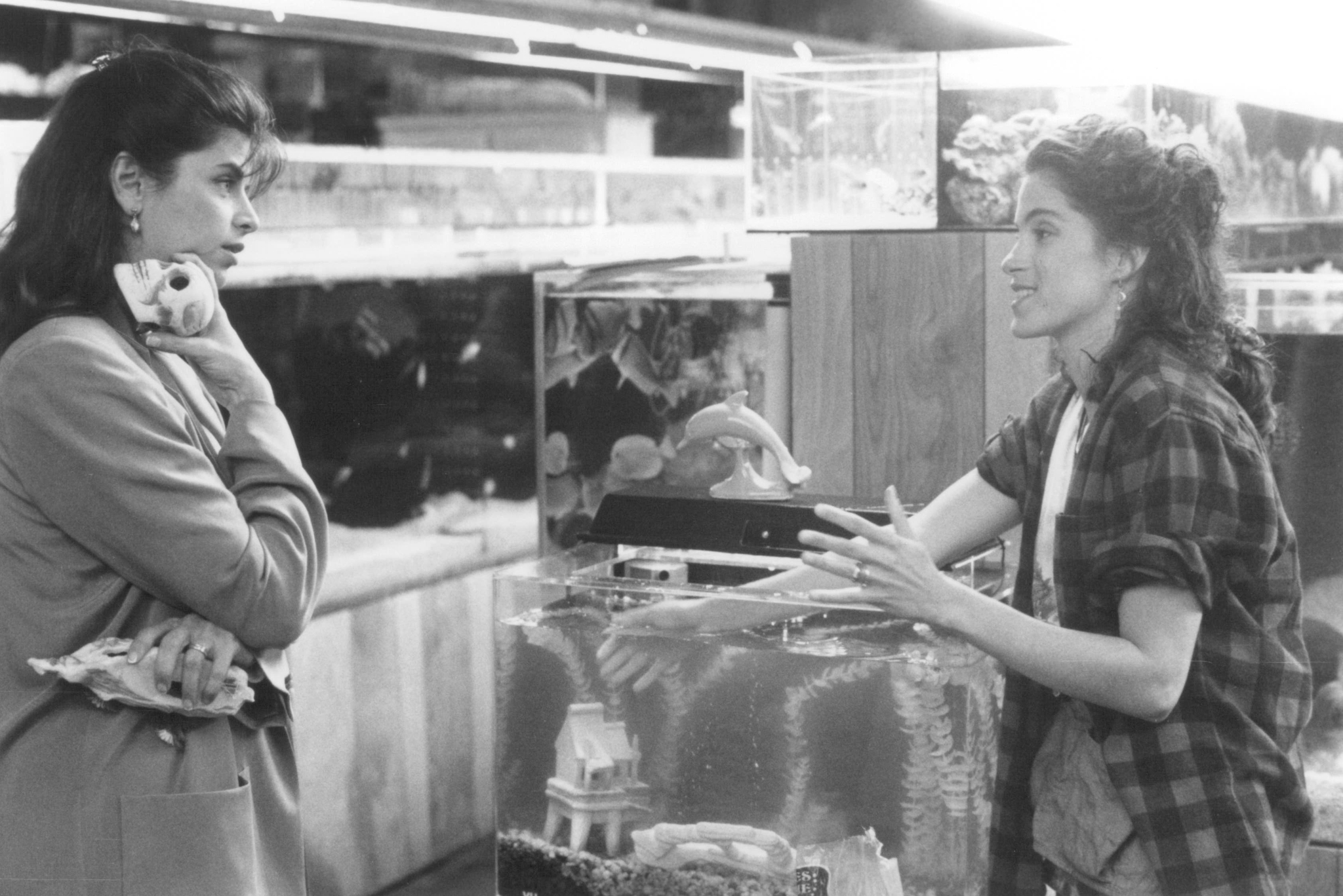 Still of Kirstie Alley and Jami Gertz in Sibling Rivalry (1990)