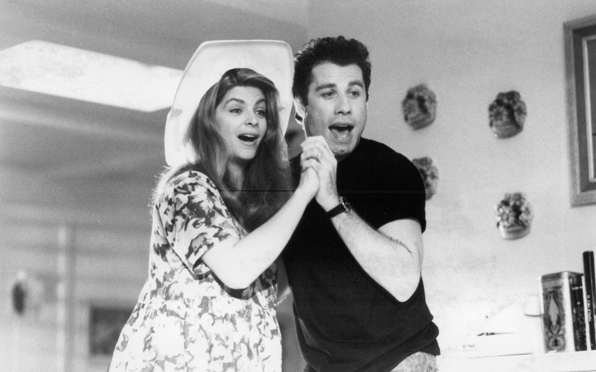 Still of John Travolta and Kirstie Alley in Look Who's Talking Too (1990)