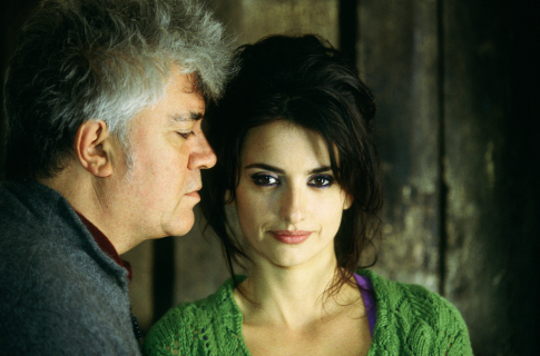 Pedro Almodóvar and Penélope Cruz in Volver (2006)