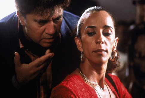Pedro Almodóvar and Rosario Flores in Hable con ella (2002)