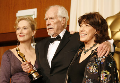 Robert Altman, Meryl Streep and Lily Tomlin at event of The 78th Annual Academy Awards (2006)