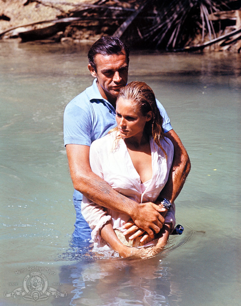 Still of Sean Connery and Ursula Andress in Daktaras Ne (1962)