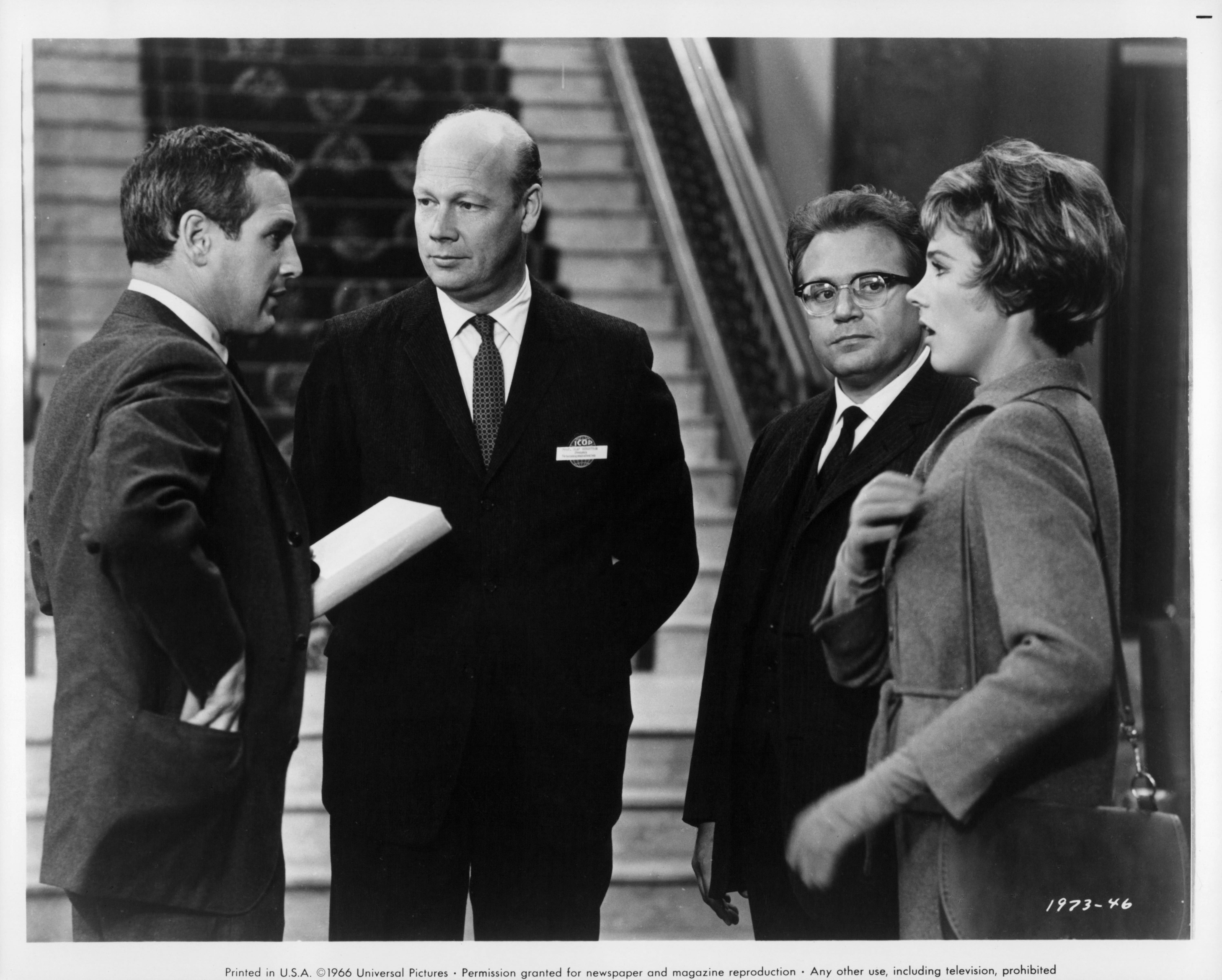 Still of Paul Newman, Julie Andrews and Peter Bourne in Torn Curtain (1966)