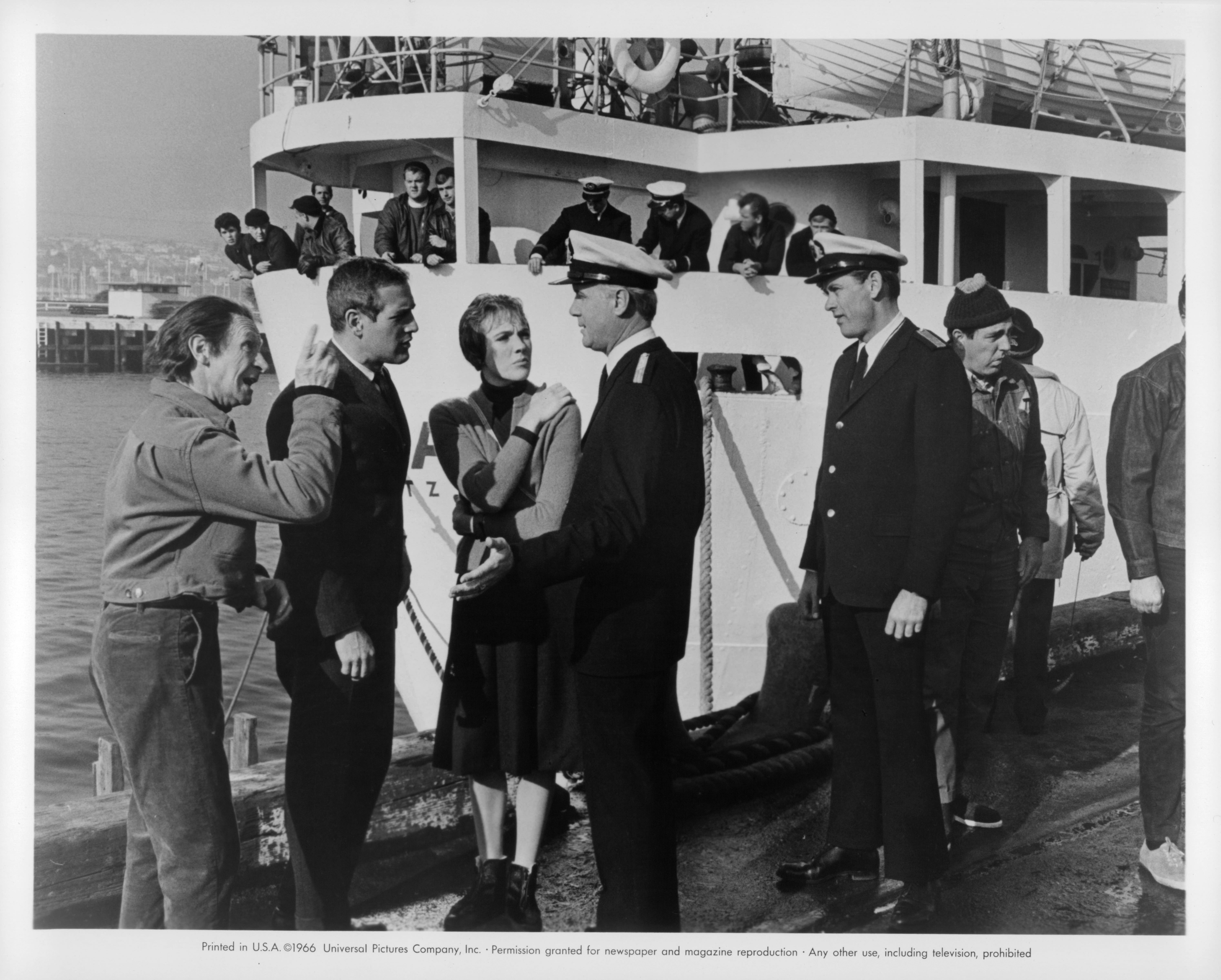 Still of Paul Newman and Julie Andrews in Torn Curtain (1966)