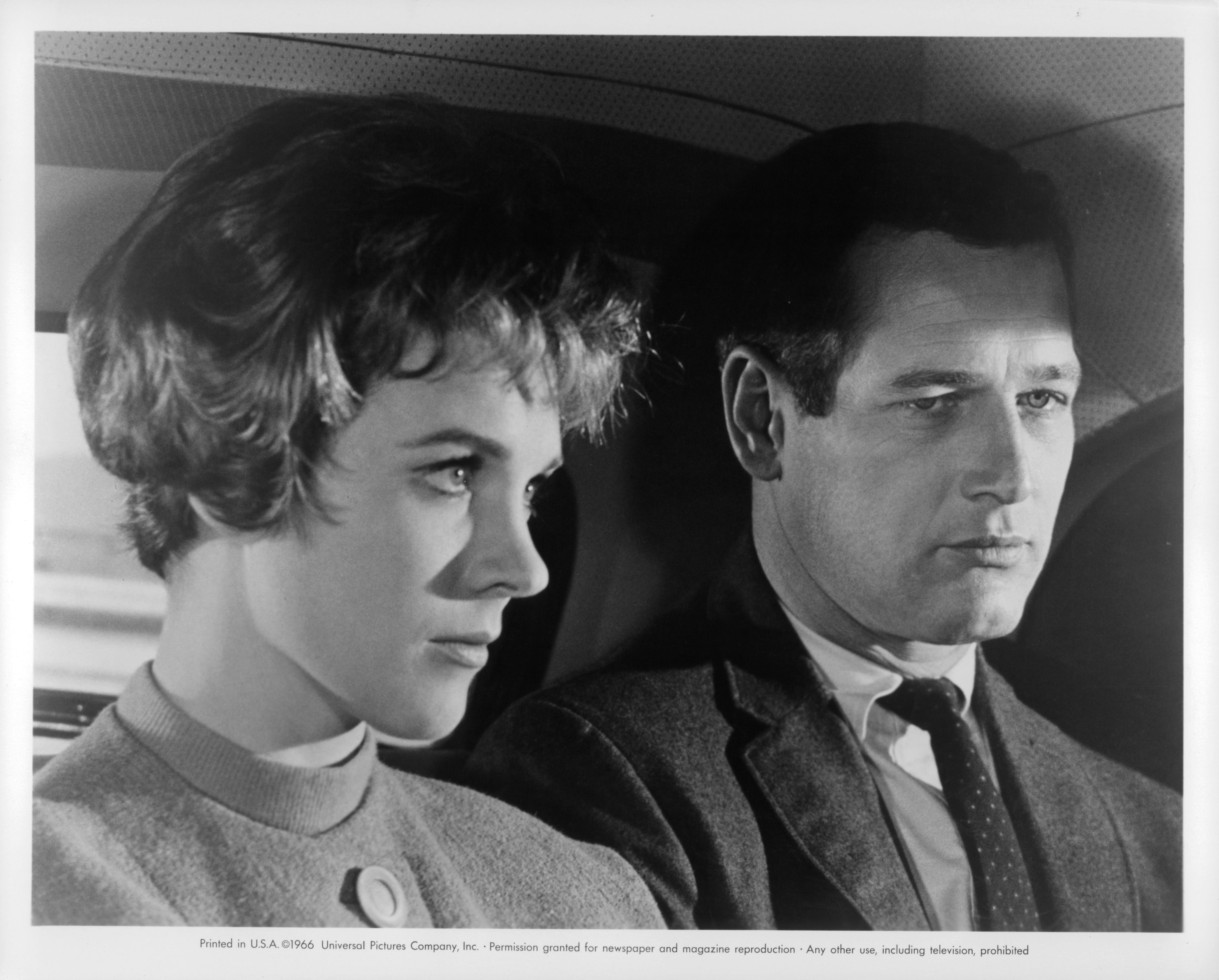 Still of Paul Newman and Julie Andrews in Torn Curtain (1966)