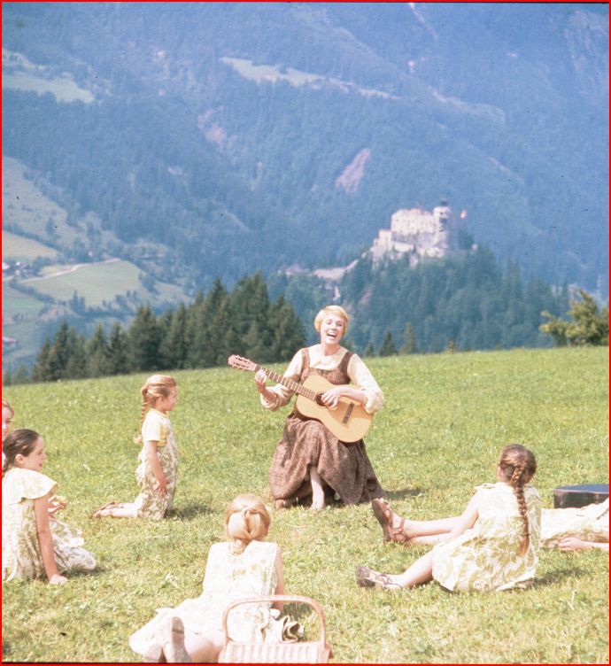 Still of Julie Andrews in Muzikos garsai (1965)