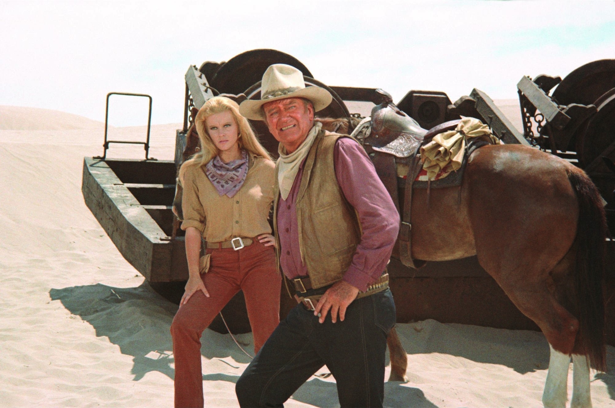 Still of John Wayne and Ann-Margret in The Train Robbers (1973)