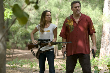 Still of Gabrielle Anwar and Bruce Campbell in Vilko bilietas (2007)