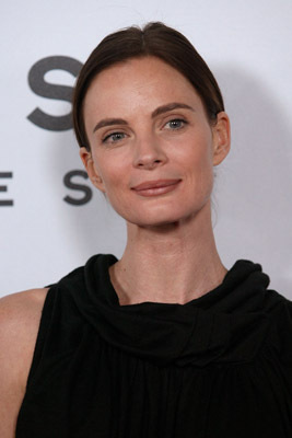Gabrielle Anwar at event of The 66th Annual Golden Globe Awards (2009)