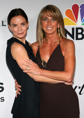 Gabrielle Anwar and Bonnie Hammer at event of The 66th Annual Golden Globe Awards (2009)