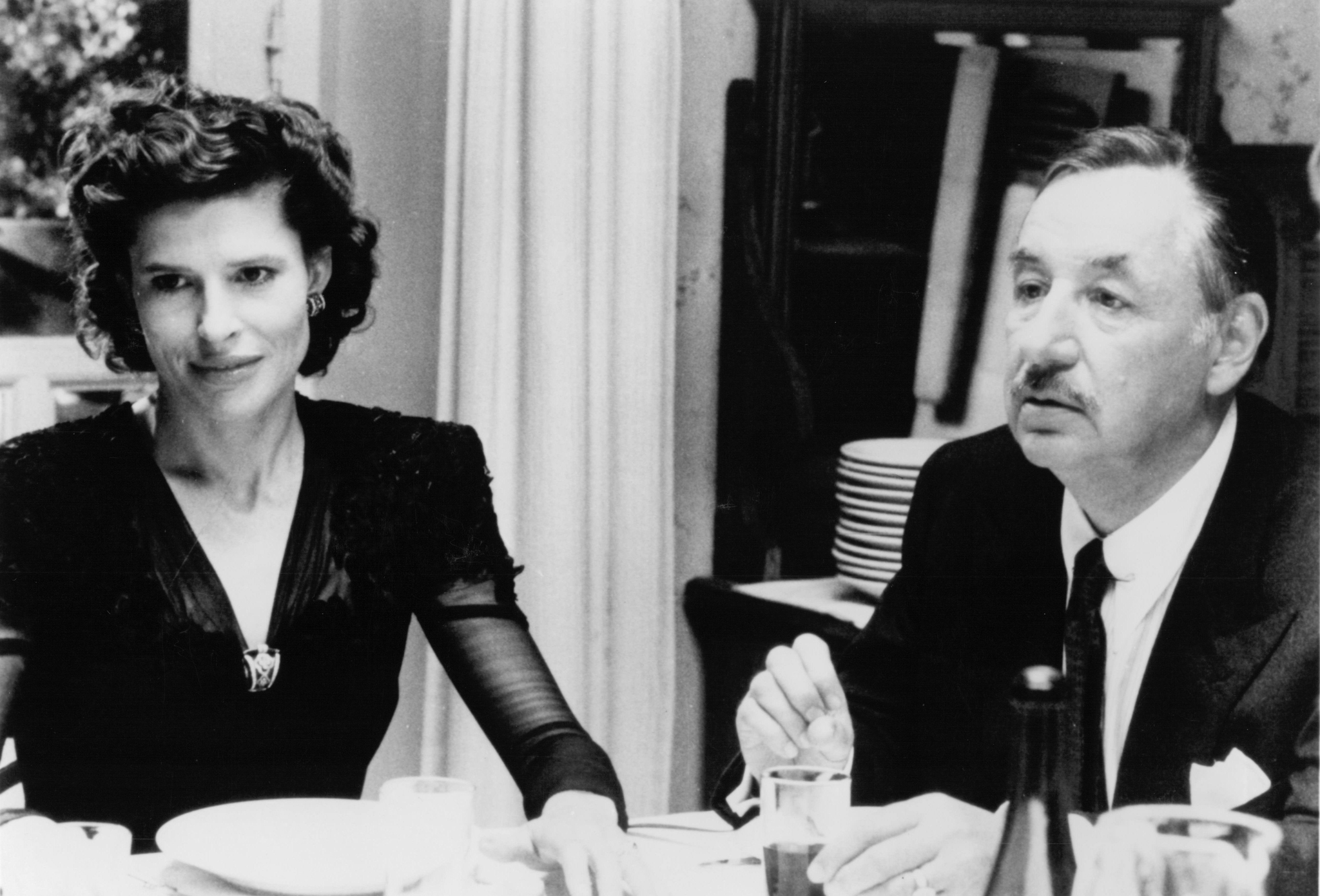 Still of Fanny Ardant and Philippe Noiret in La famiglia (1987)