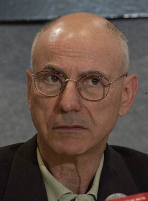 Alan Arkin at event of Thirteen Conversations About One Thing (2001)