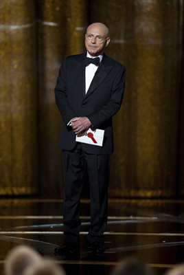 Presenting the Academy Award® for Best Performance by an Actor in a Supporting Role is Alan Arkin at the 81st Annual Academy Awards® at the Kodak Theatre in Hollywood, CA Sunday, February 22, 2009 airing live on the ABC Television Network.