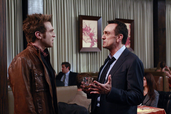 Still of Hank Azaria and Mo Mandel in Free Agents (2011)