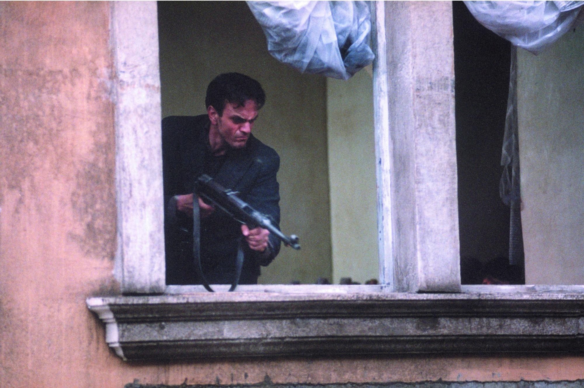 Still of Hank Azaria in Uprising (2001)