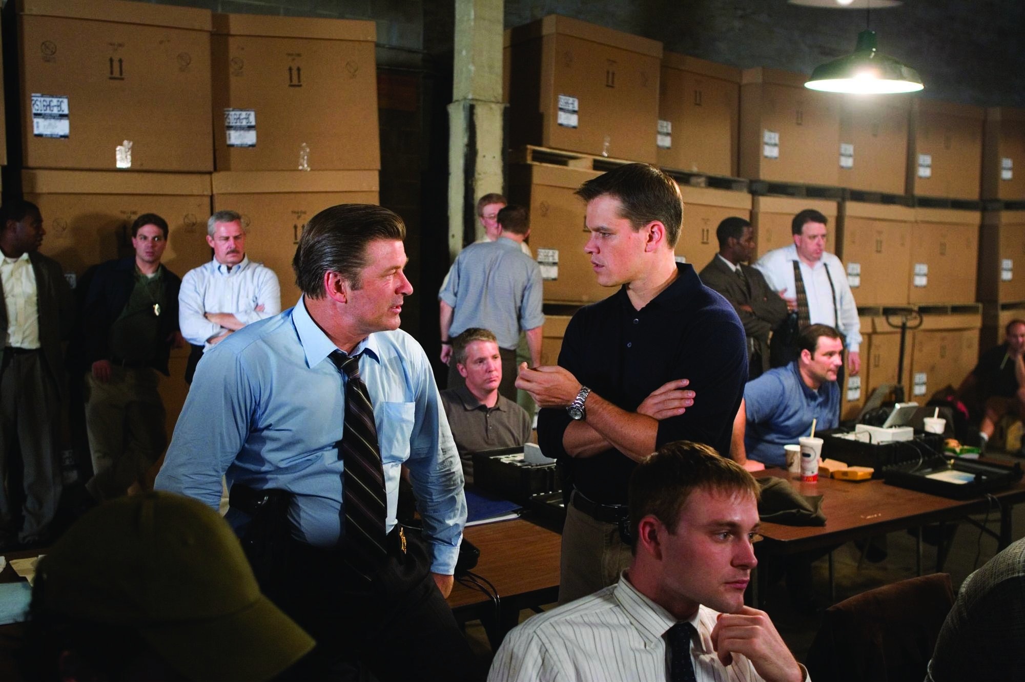 Still of Alec Baldwin and Matt Damon in Infiltruoti (2006)