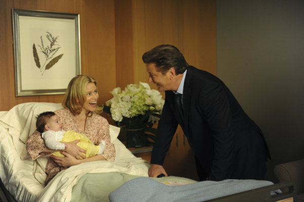 Still of Alec Baldwin and Elizabeth Banks in 30 Rock (2006)