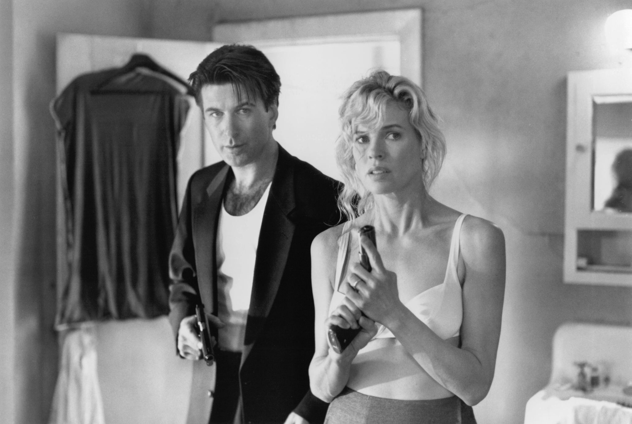 Still of Kim Basinger and Alec Baldwin in The Getaway (1994)