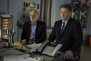 Still of Alan Alda and Alec Baldwin in 30 Rock (2006)