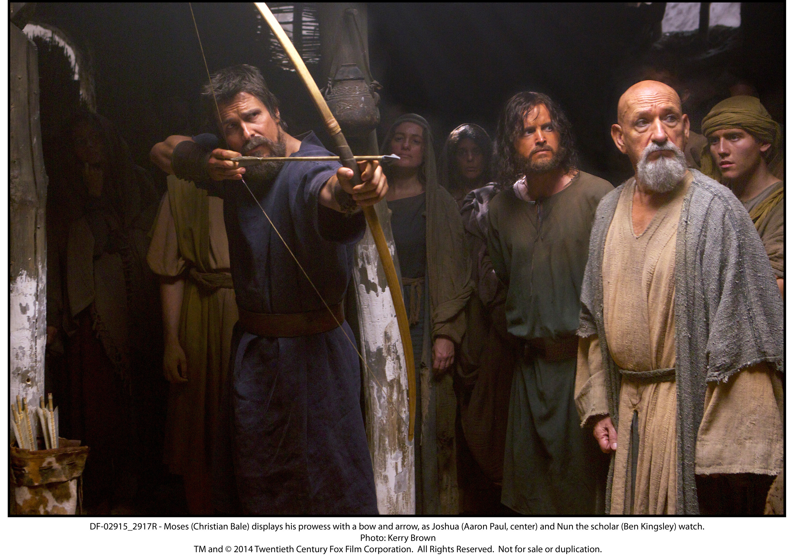 Still of Christian Bale, Ben Kingsley and Aaron Paul in Egzodas. Dievai ir karaliai (2014)