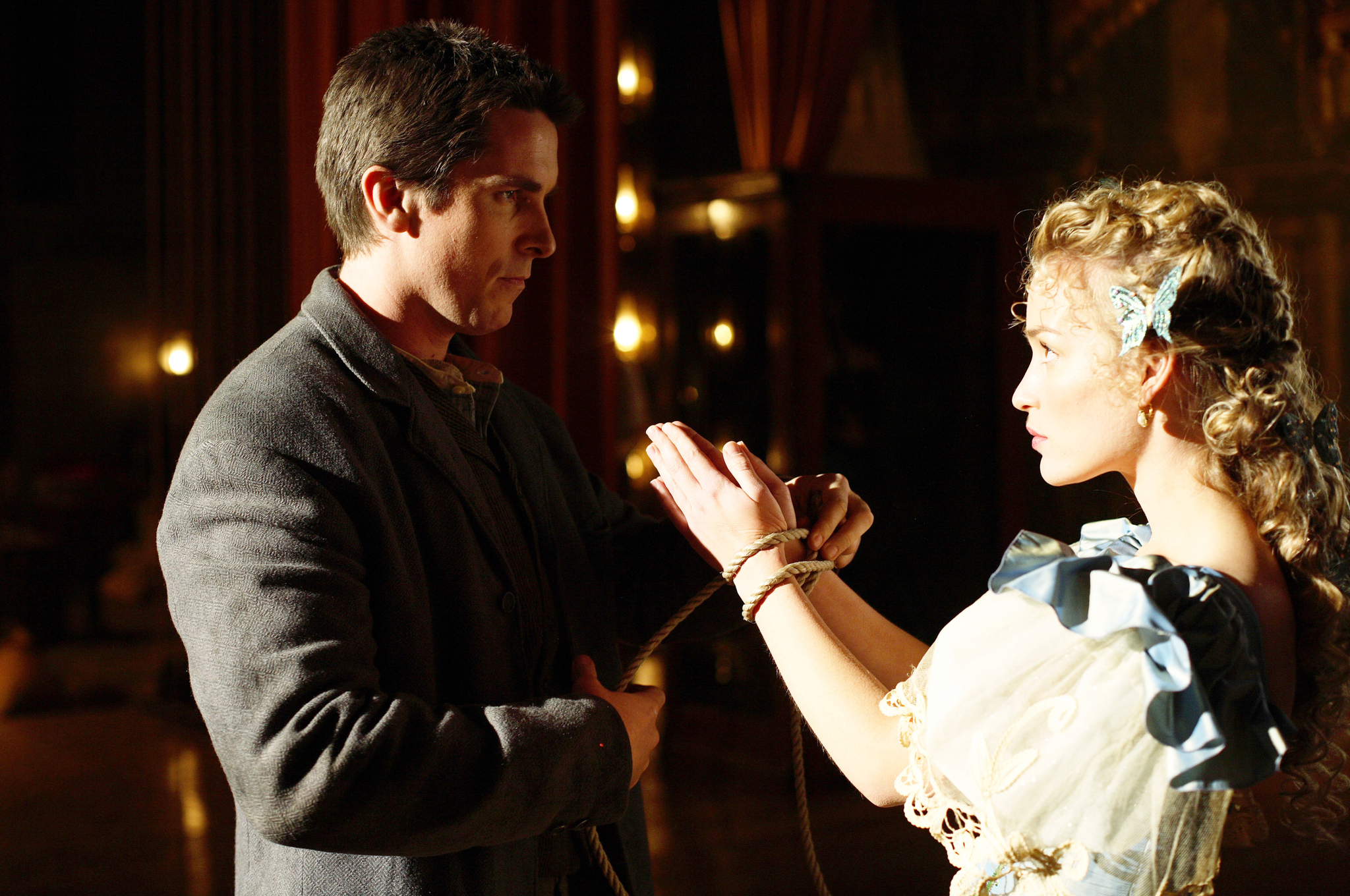 Still of Christian Bale and Piper Perabo in Prestizas (2006)