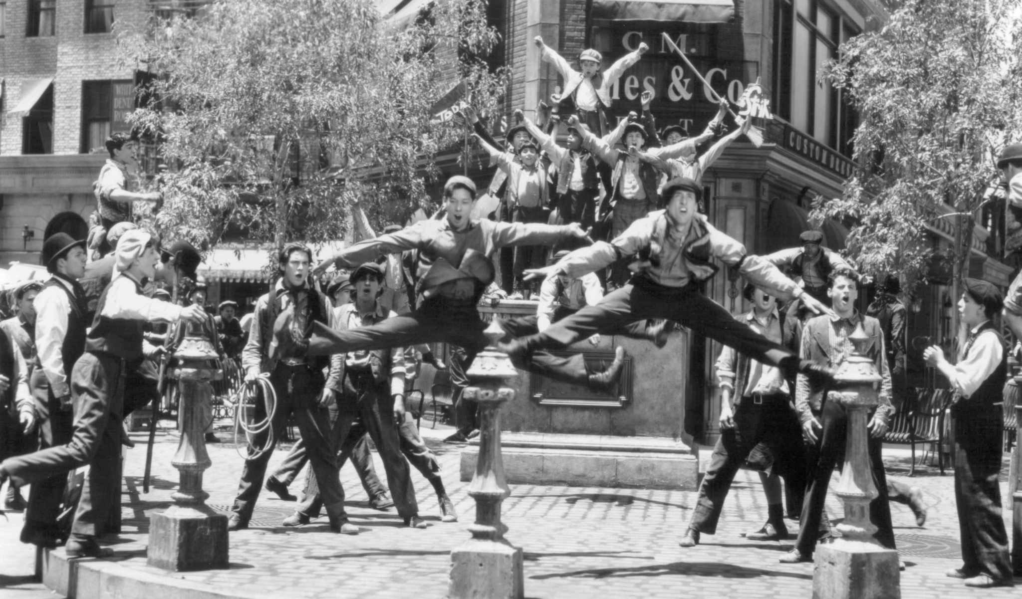 Still of Christian Bale and David Moscow in Newsies (1992)
