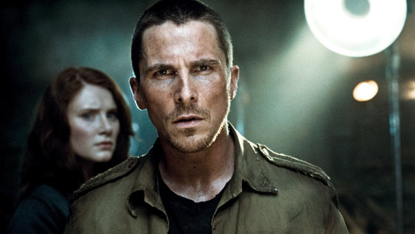 Still of Christian Bale and Bryce Dallas Howard in Terminator Salvation (2009)