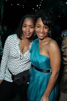 Angela Bassett and Anika Noni Rose at event of The Princess and the Frog (2009)