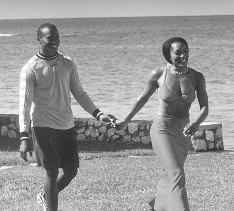 Still of Angela Bassett and Taye Diggs in How Stella Got Her Groove Back (1998)