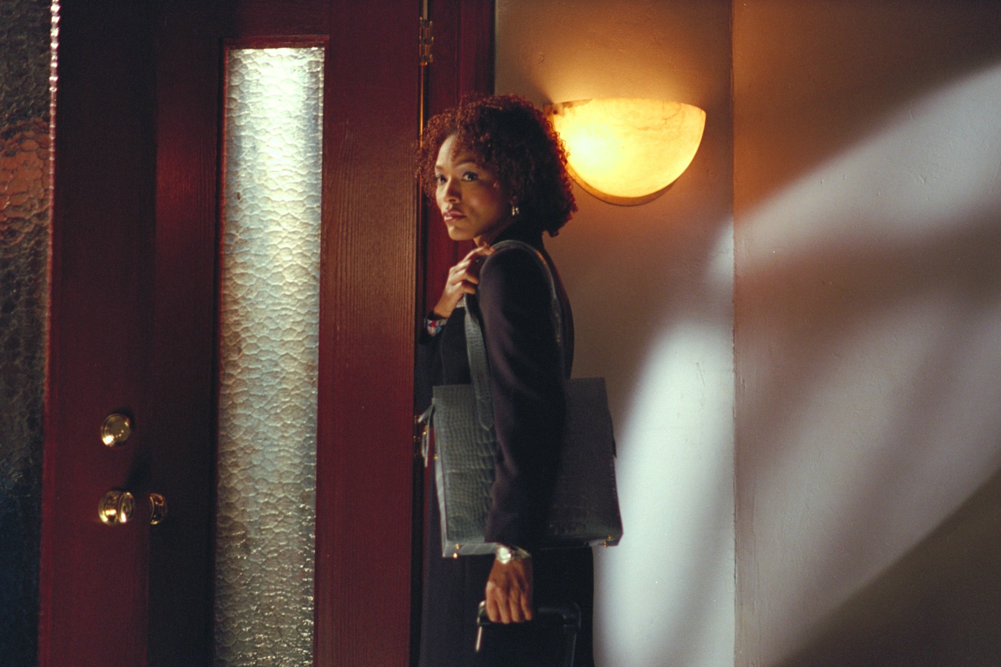 Still of Angela Bassett in The Score (2001)